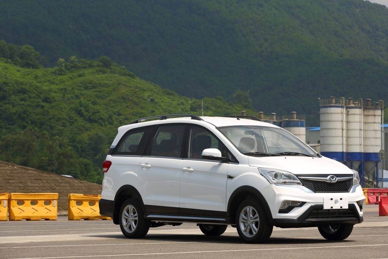 Spy shots: beiqi yinxiang huansu s3 is naked in china