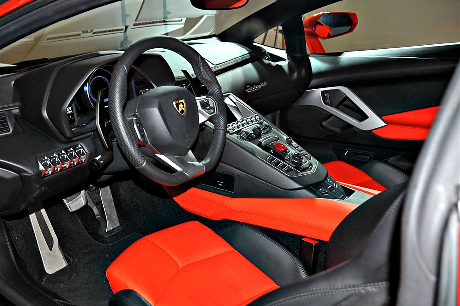 Aventador內飾圖
